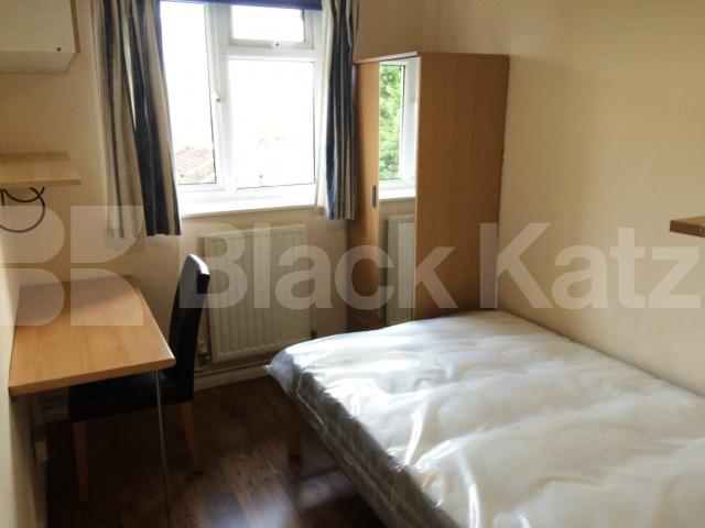 			NEW INSTRUCTION, 3 Bedroom, 1 bath, 1 reception Apartment			 Balaclava Road, Bermondsey