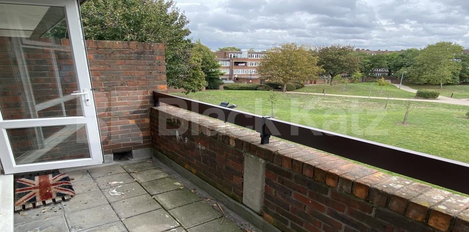 			UNDER OFFER, 3 Bedroom, 1 bath, 1 reception Apartment			 Carey Gardens, Vauxhall/Battersea