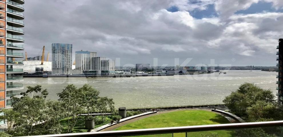 			LET , 2 Bedroom, 1 bath, 1 reception Apartment			 New Providence Wharf, Blackwell