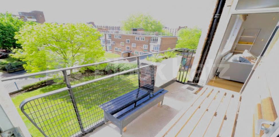 			NEW INSTRUCTION ALL BILLS INCLUDED, 3 Bedroom, 1 bath, 1 reception Apartment			 Thessaly Road, Stockwell/Battersea