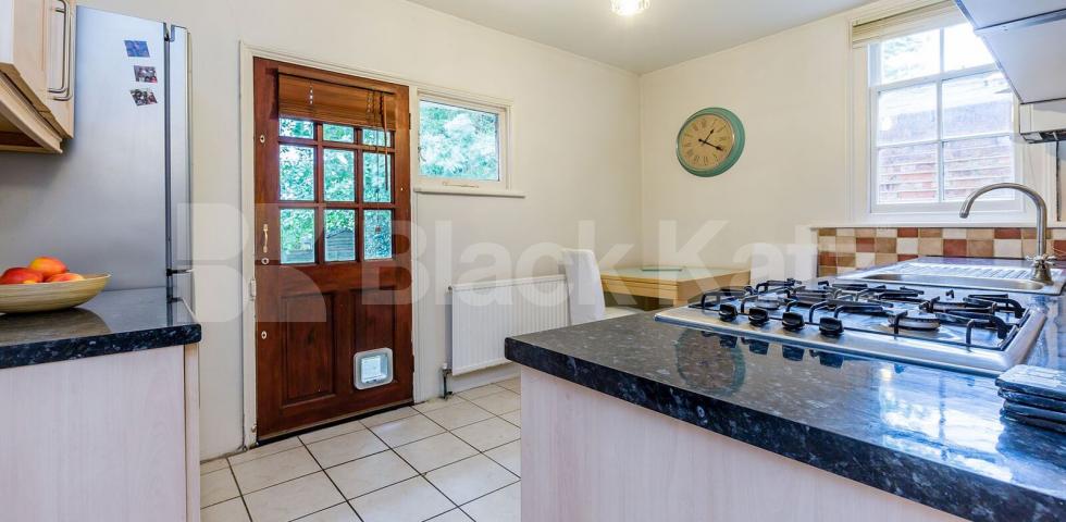 			Beautiful Garden Property !, 2 Bedroom, 1 bath, 1 reception Ground Floor Flat			 Barnard Hill, Muswell Hill