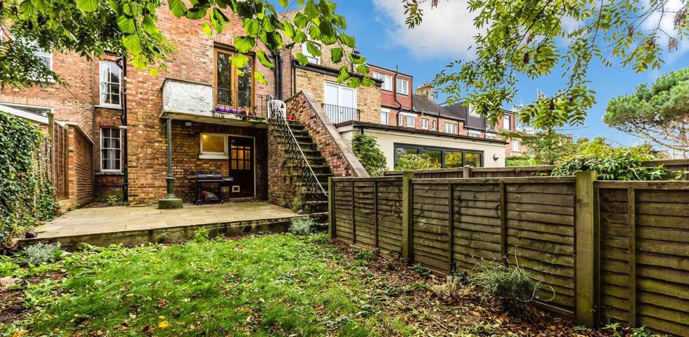 			Beautiful Garden Property !, 2 Bedroom, 1 bath, 1 reception Ground Floor Flat			 Barnard Hill, Muswell Hill