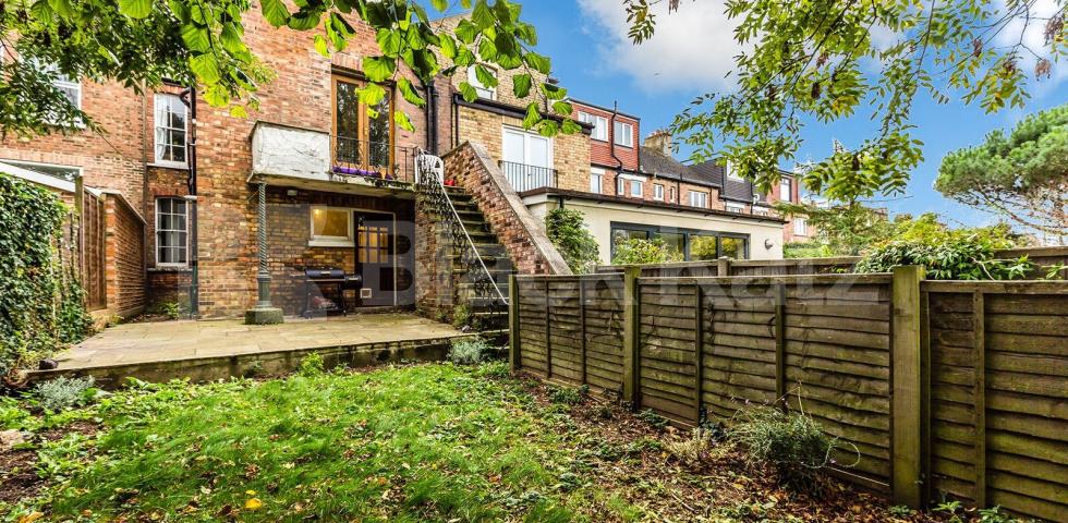 			Beautiful Garden Property !, 2 Bedroom, 1 bath, 1 reception Ground Floor Flat			 Barnard Hill, Muswell Hill