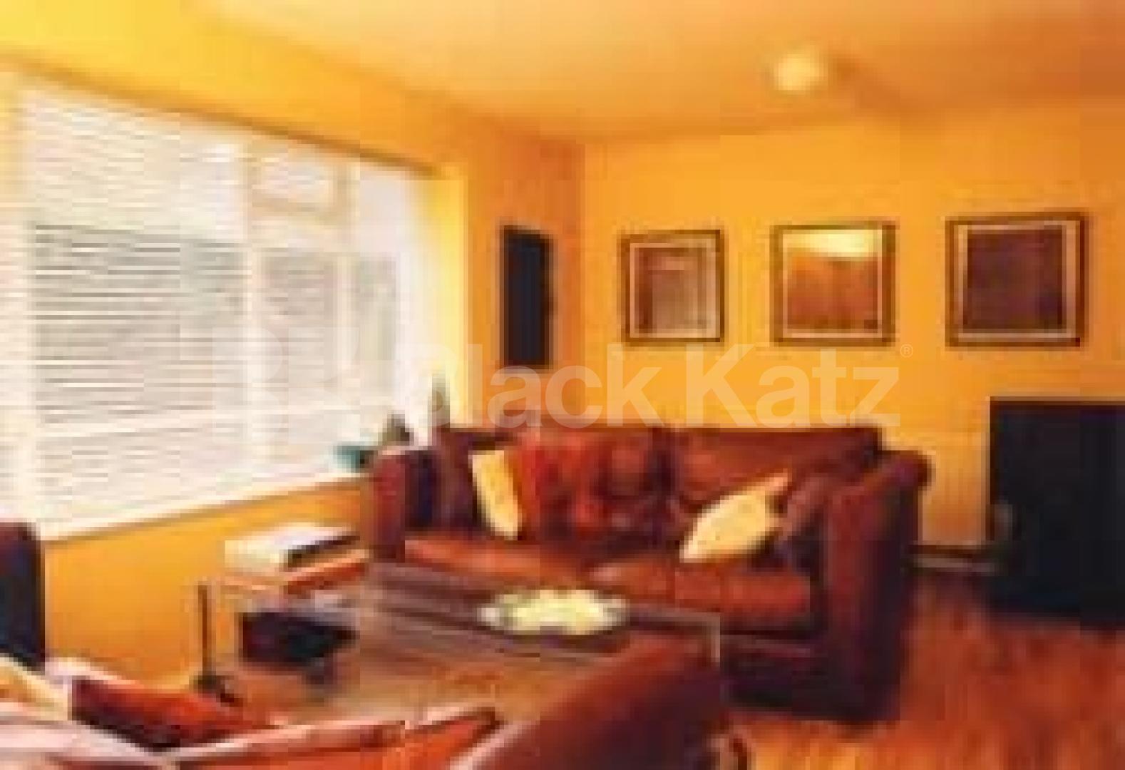 			3 Bedroom, 1 bath, 1 reception Flat			 Barnsbury Square, ISLINGTON N1