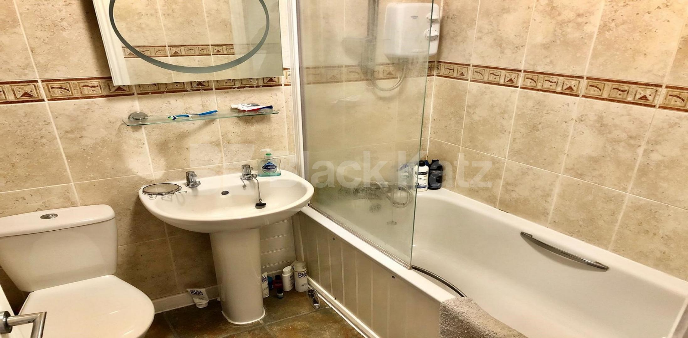 			NEW INSTRUCTION , 2 Bedroom, 1 bath, 1 reception Penthouse			 Battersea Square, Battersea 