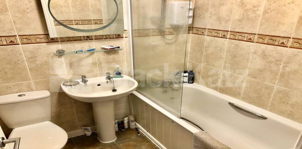 			NEW INSTRUCTION , 2 Bedroom, 1 bath, 1 reception Penthouse			 Battersea Square, Battersea 