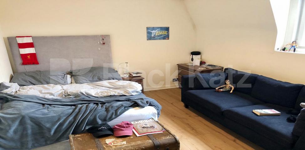 			NEW INSTRUCTION , 2 Bedroom, 1 bath, 1 reception Penthouse			 Battersea Square, Battersea 