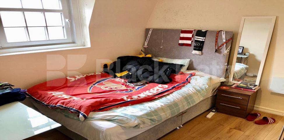 			NEW INSTRUCTION , 2 Bedroom, 1 bath, 1 reception Penthouse			 Battersea Square, Battersea 