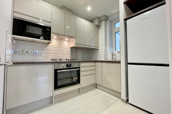 Superbly located bright & airy contemporary two bedroomed apartment   Bath Terrace, Borough