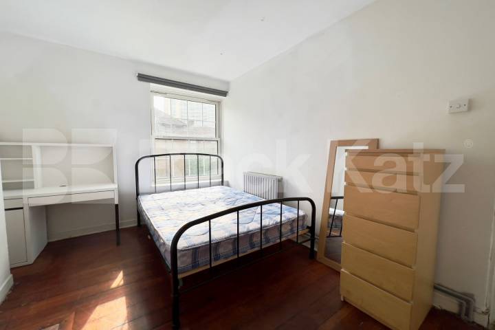 Superbly located bright and airy three bedroomed apartment Bath Terrace, London Bridge