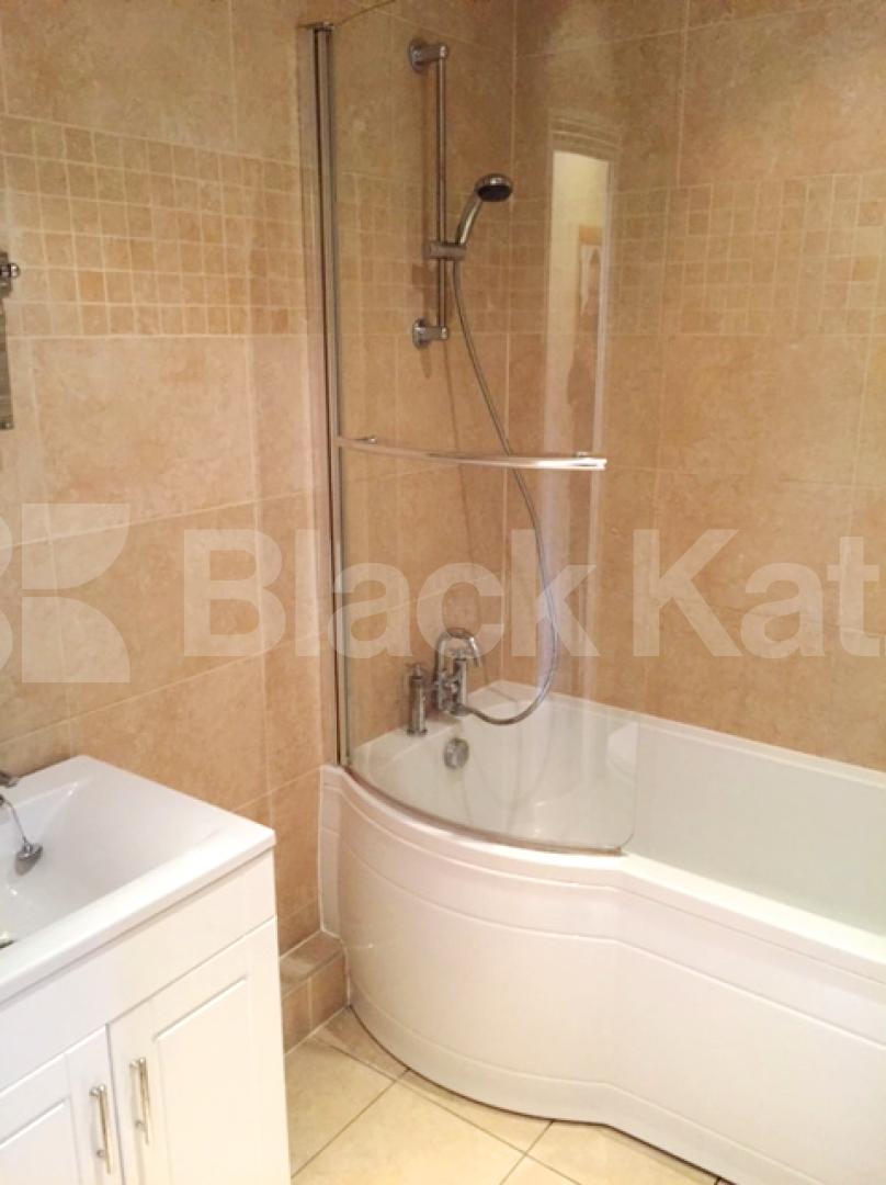 			LET, 2 Bedroom, 1 bath, 1 reception Apartment			 Edward Square, Rotherhithe Street, Canada Water