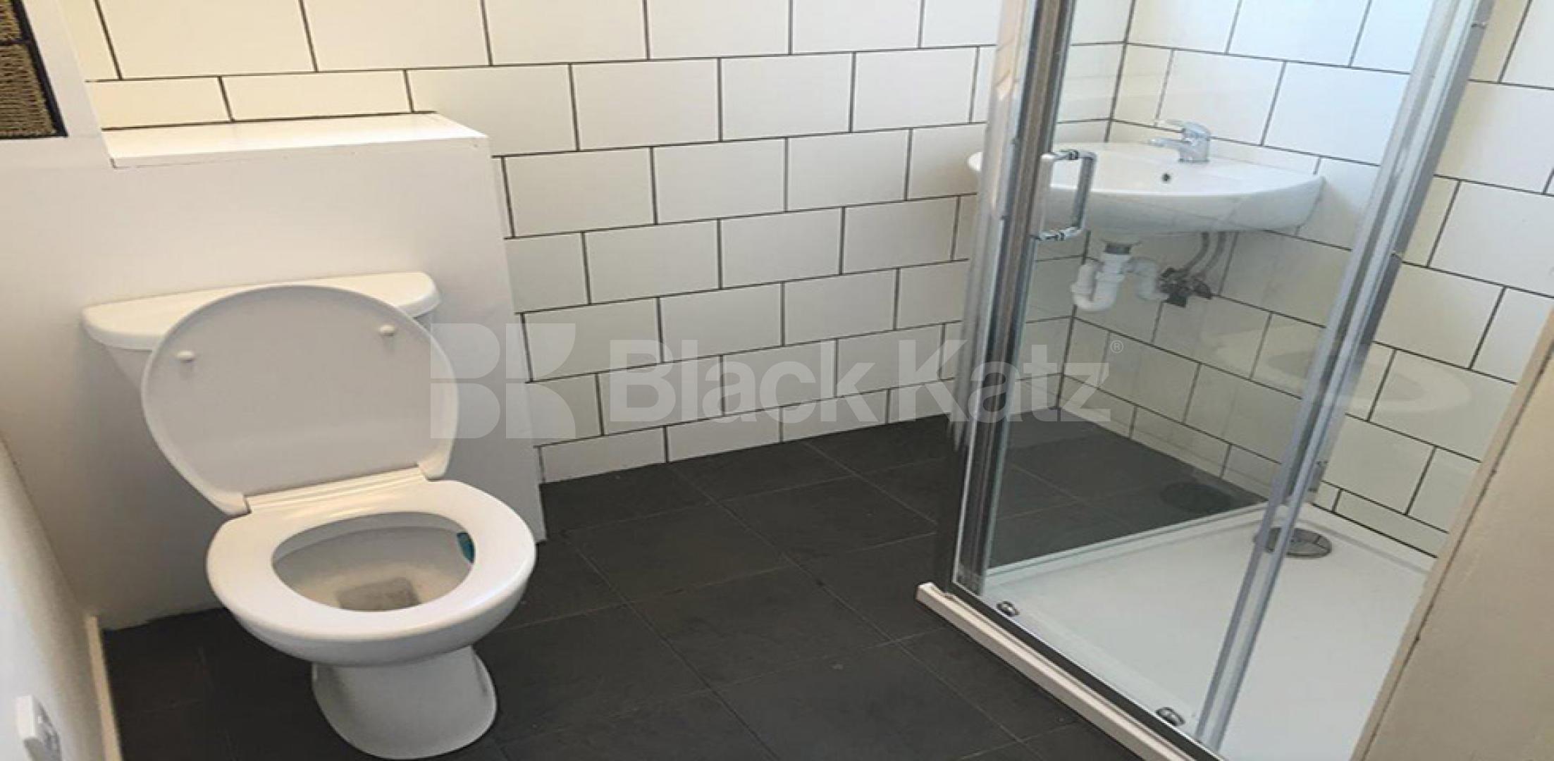 			NEW INSTRUCTION , 3 Bedroom, 1 bath, 1 reception House			 Dunston Road, Clapham Junction