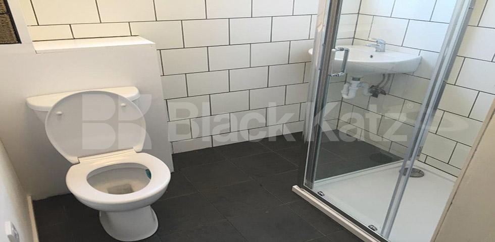 			NEW INSTRUCTION , 3 Bedroom, 1 bath, 1 reception House			 Dunston Road, Clapham Junction