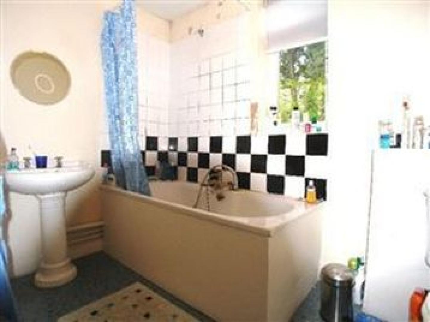 			1 Bedroom, 1 bath, 1 reception Flat			 Upper Park Walk, BELSIZE PARK