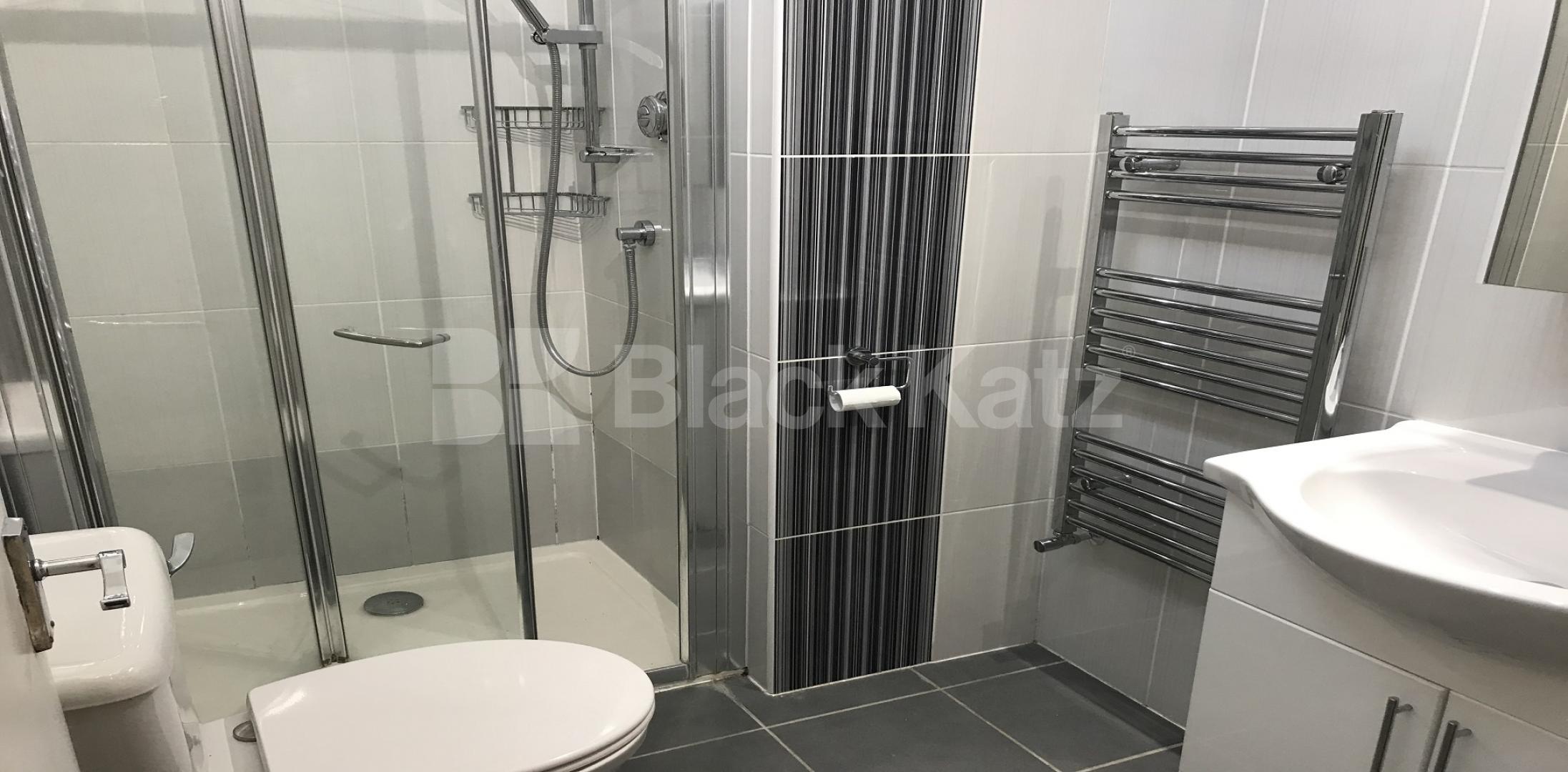 			LET , 4 Bedroom, 1 bath, 1 reception House			 Clarence Avenue, Clapham Park