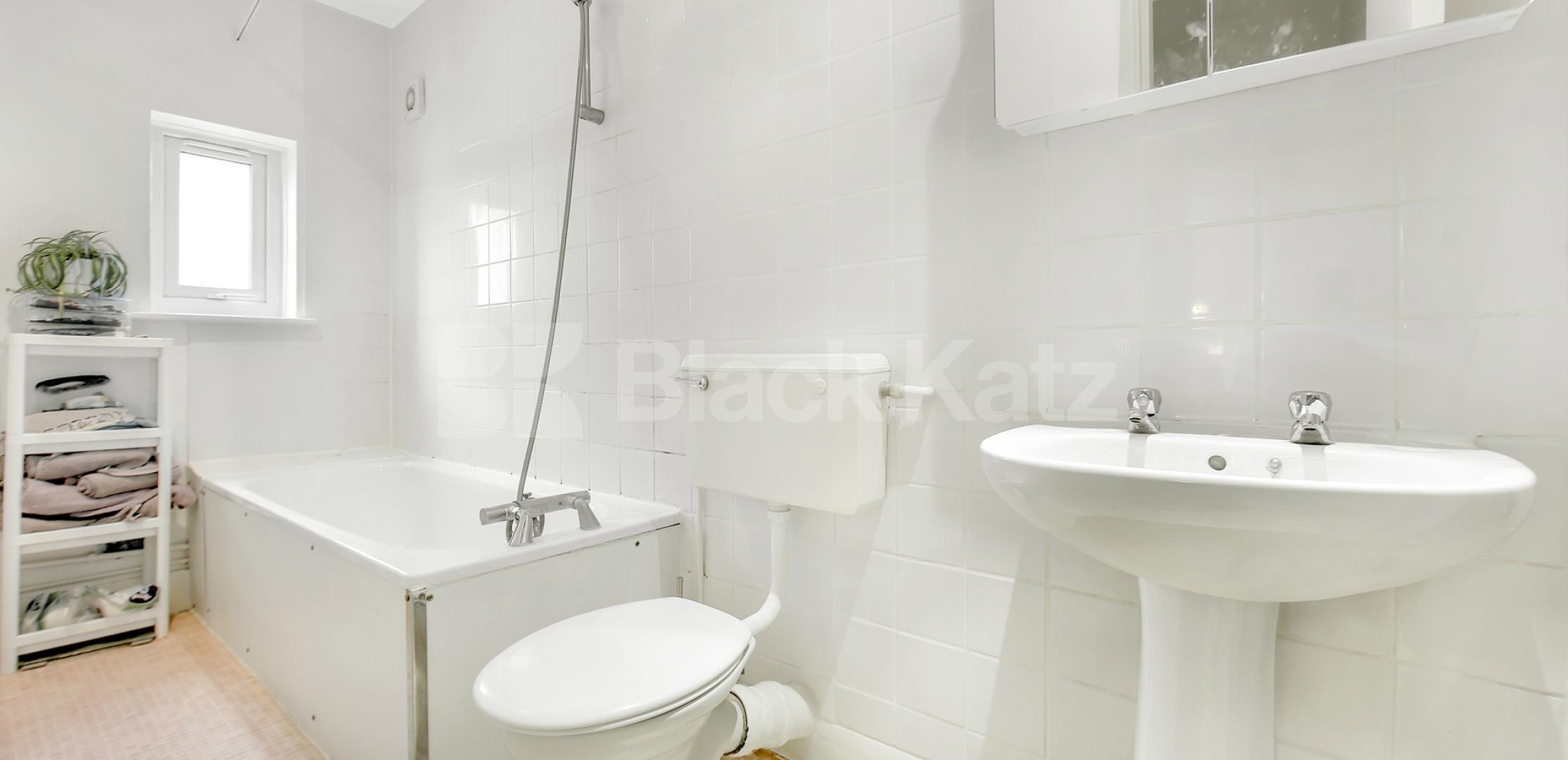 			UNDER OFFER , 1 Bedroom, 1 bath, 1 reception Apartment			 Stonhouse Street, Clapham High Street