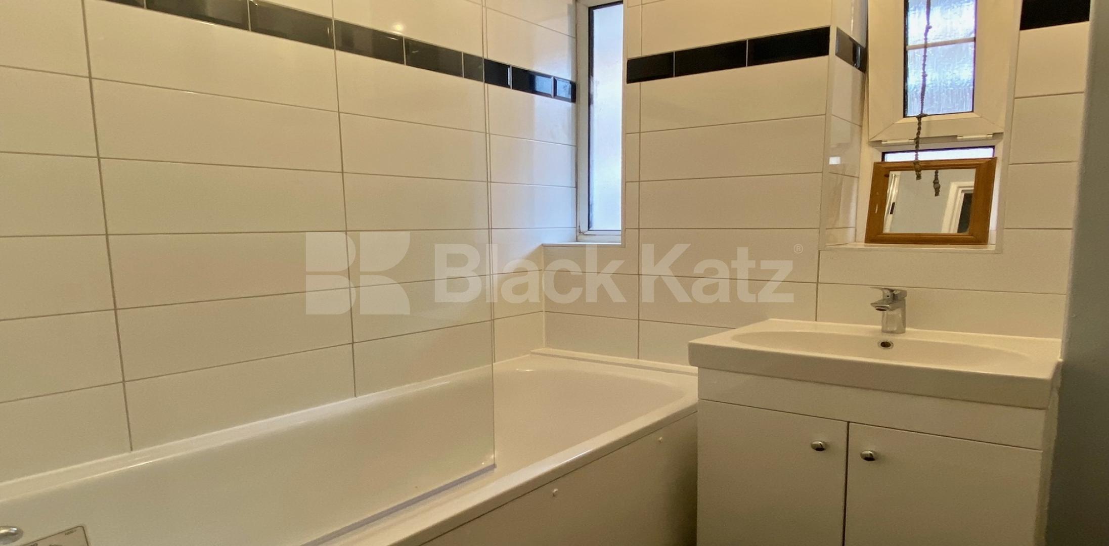 			LET , 3 Bedroom, 1 bath, 1 reception Apartment			 Kennings Way, Kennington