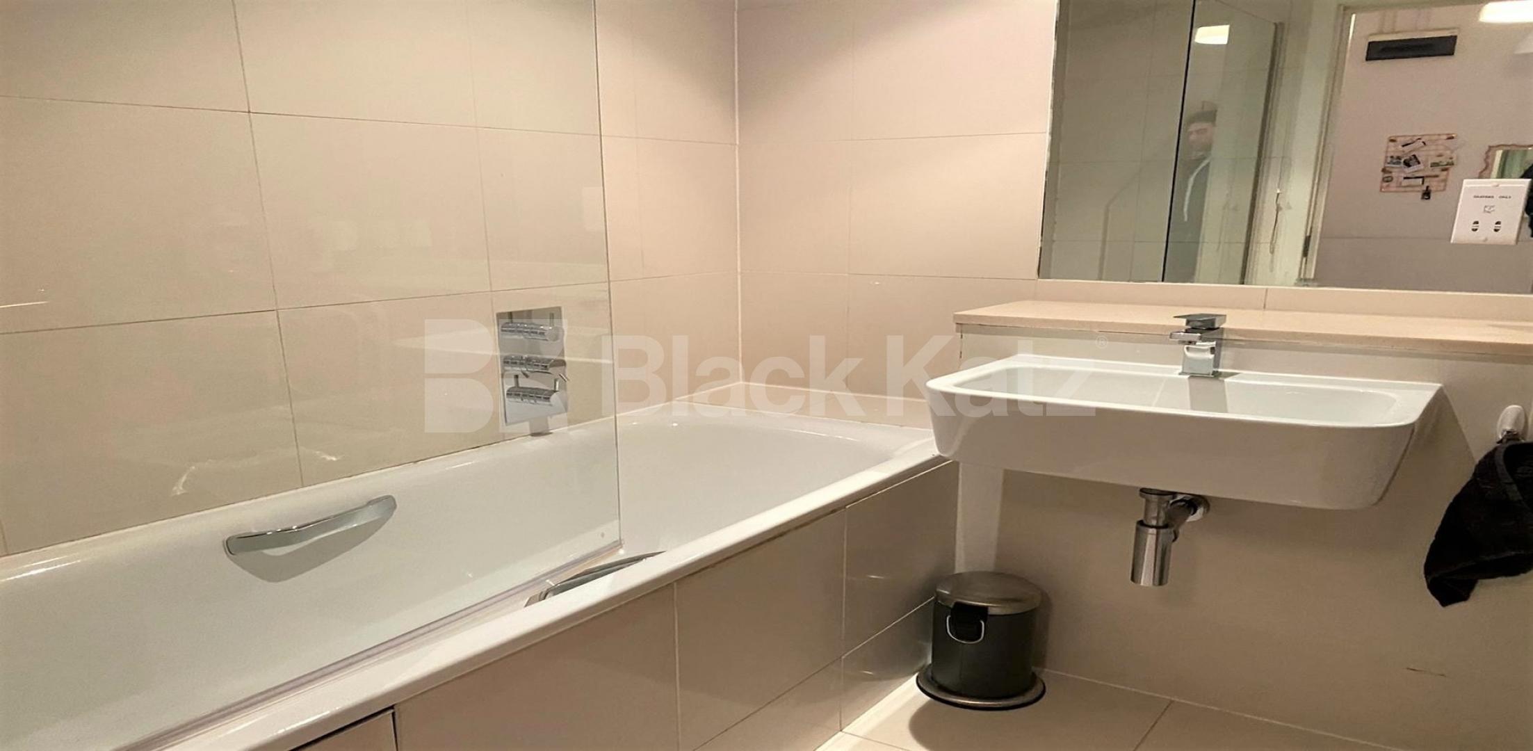 			VIRTUAL TOUR AVAILABLE!, 2 Bedroom, 1 bath, 1 reception Ground Floor Flat			 Queens Avenue, MUSWELL HILL