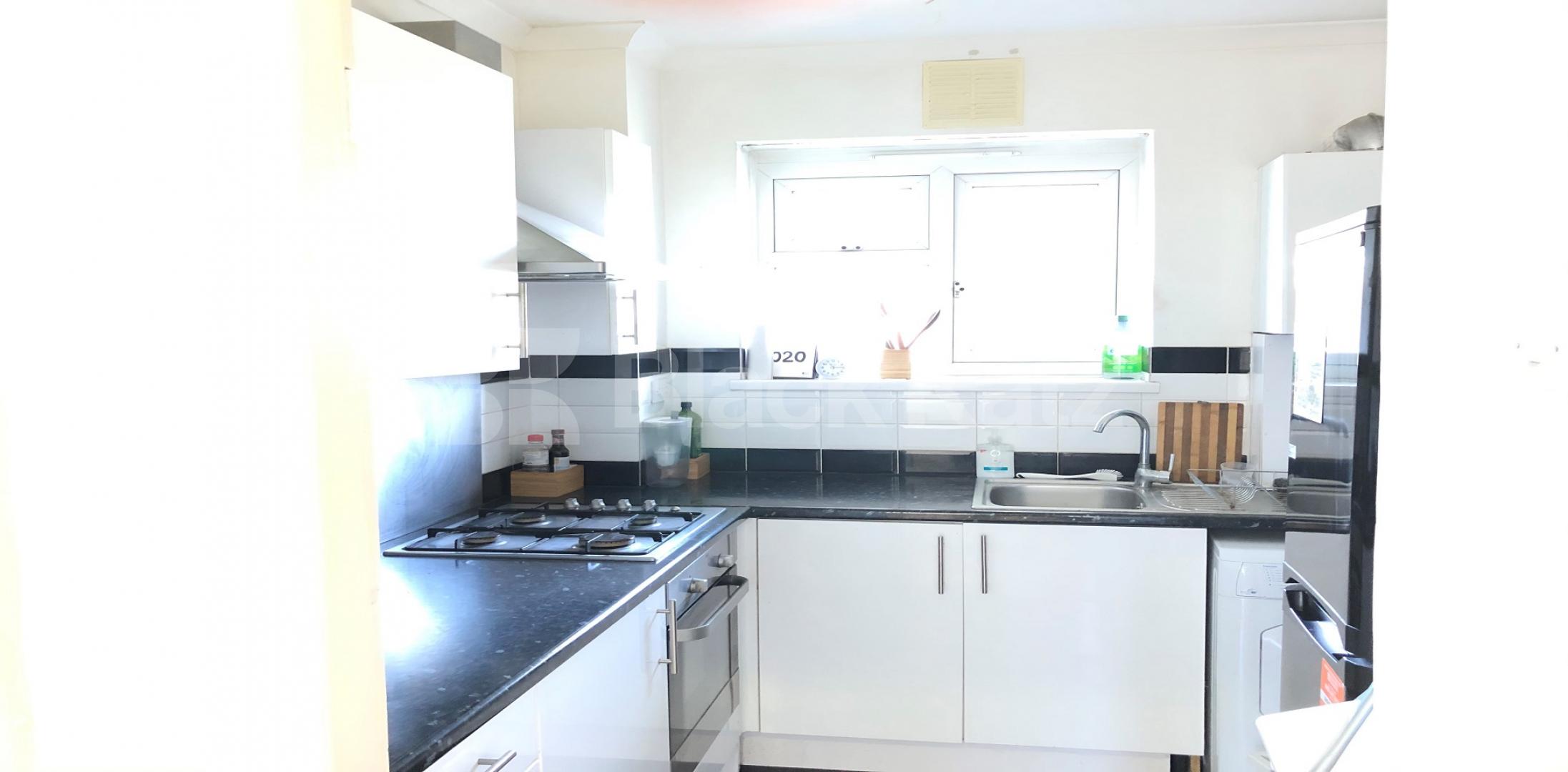 			LET , 4 Bedroom, 1 bath, 1 reception Apartment			 Redcross Way, London Bridge/Borough 