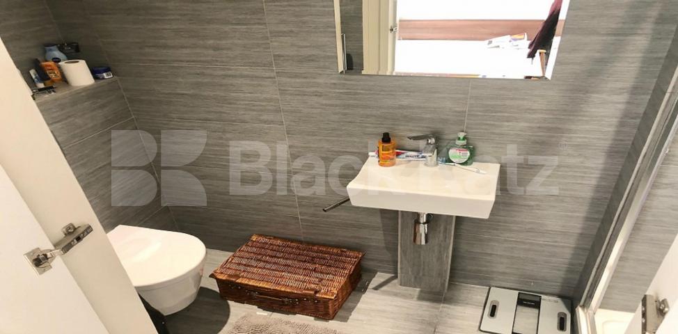 850 Sq. Ft with private balcony, two communal roof terraces & stunning views The Pioneer Building Newington Causeway, Borough