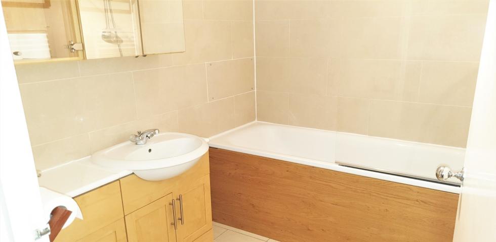 			Studio Apartment, 1 bath, 1 reception Apartment			 Christchurch Avenue, KILBURN