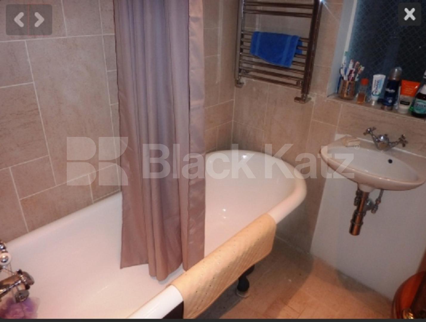 			STUNNING HOUSE!, 4 Bedroom, 1 bath, 1 reception House			 Kiver Road, UPPER HOLLOWAY