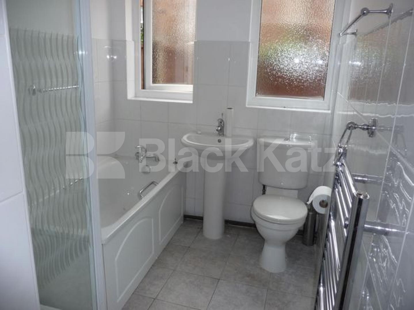 			Whole House and separate annex!, 5 Bedroom, 1 bath, 1 reception House			 Berwick Road, WOOD GREEN