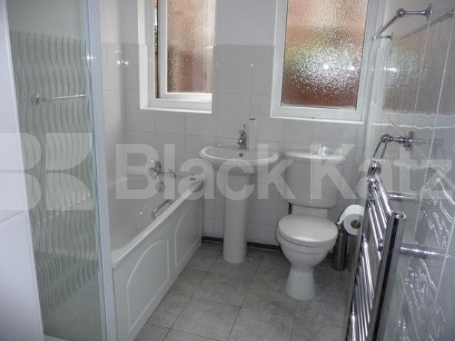 			Whole House and separate annex!, 5 Bedroom, 1 bath, 1 reception House			 Berwick Road, WOOD GREEN