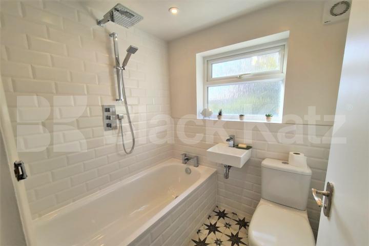 Top floor modern 1 bedroom property only a short walk away from Archway Station  Archway Road, Archway