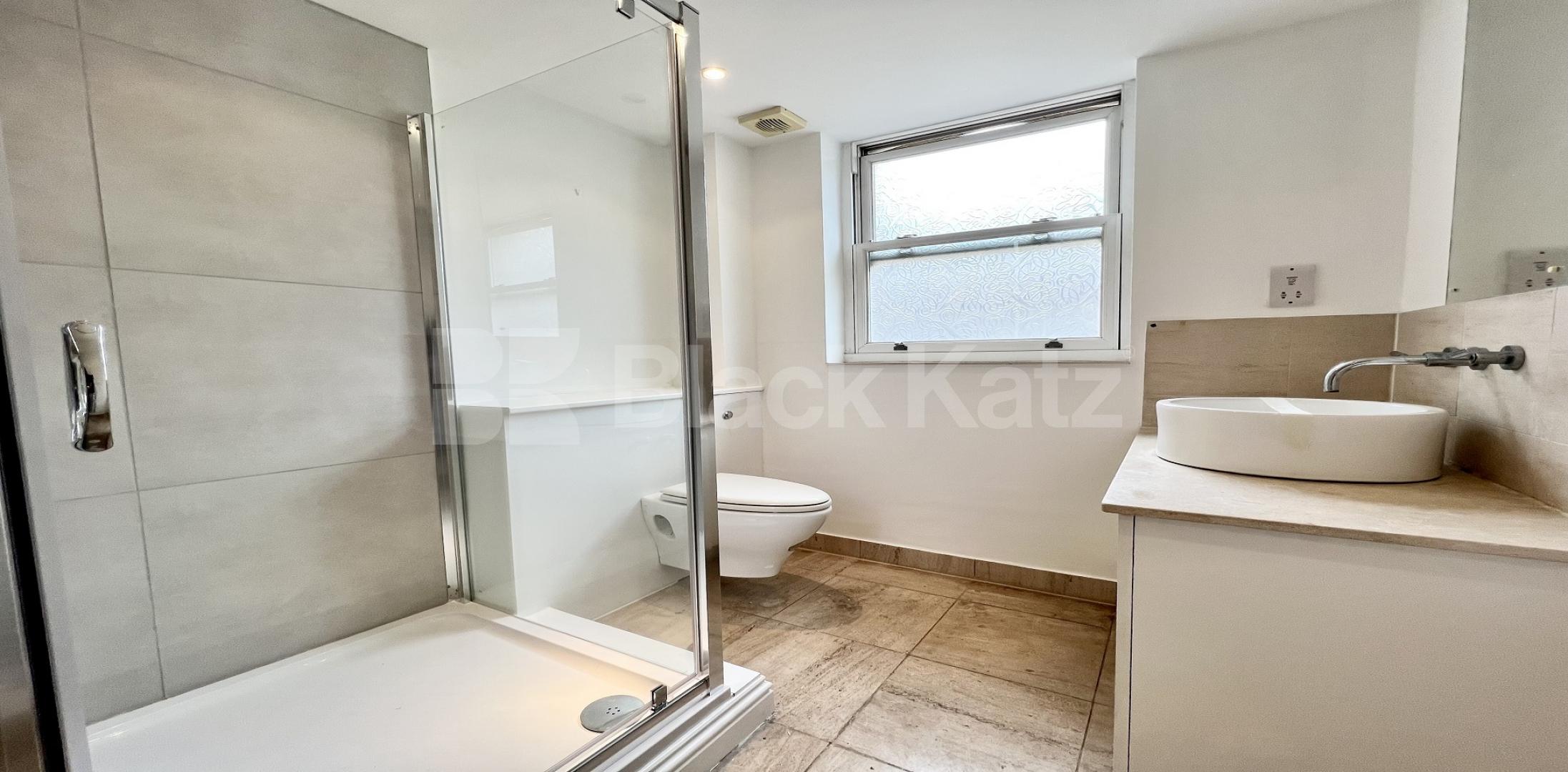 			2 Bedroom, 2 bath, 1 reception Apartment			 Marshalsea Road, Borough