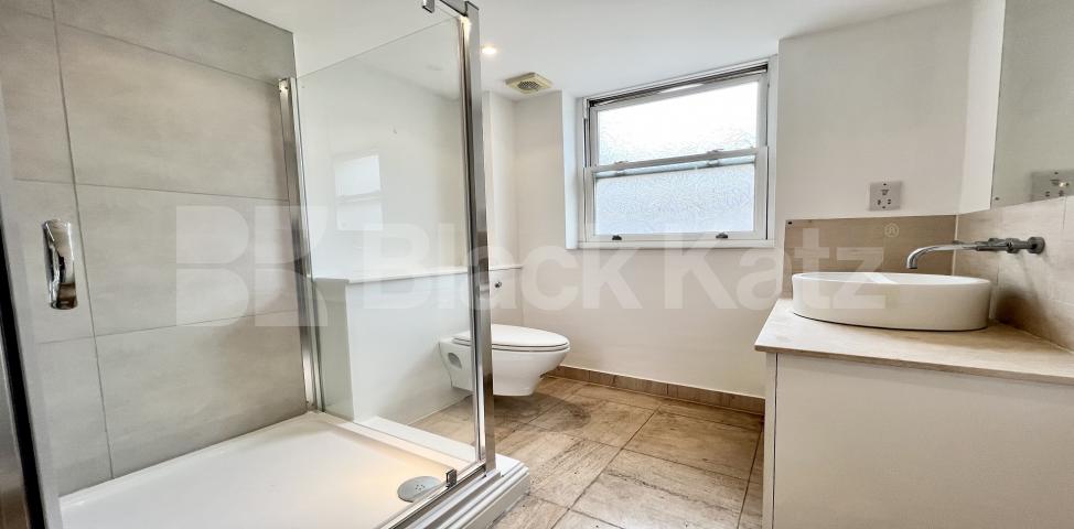 			2 Bedroom, 2 bath, 1 reception Apartment			 Marshalsea Road, Borough