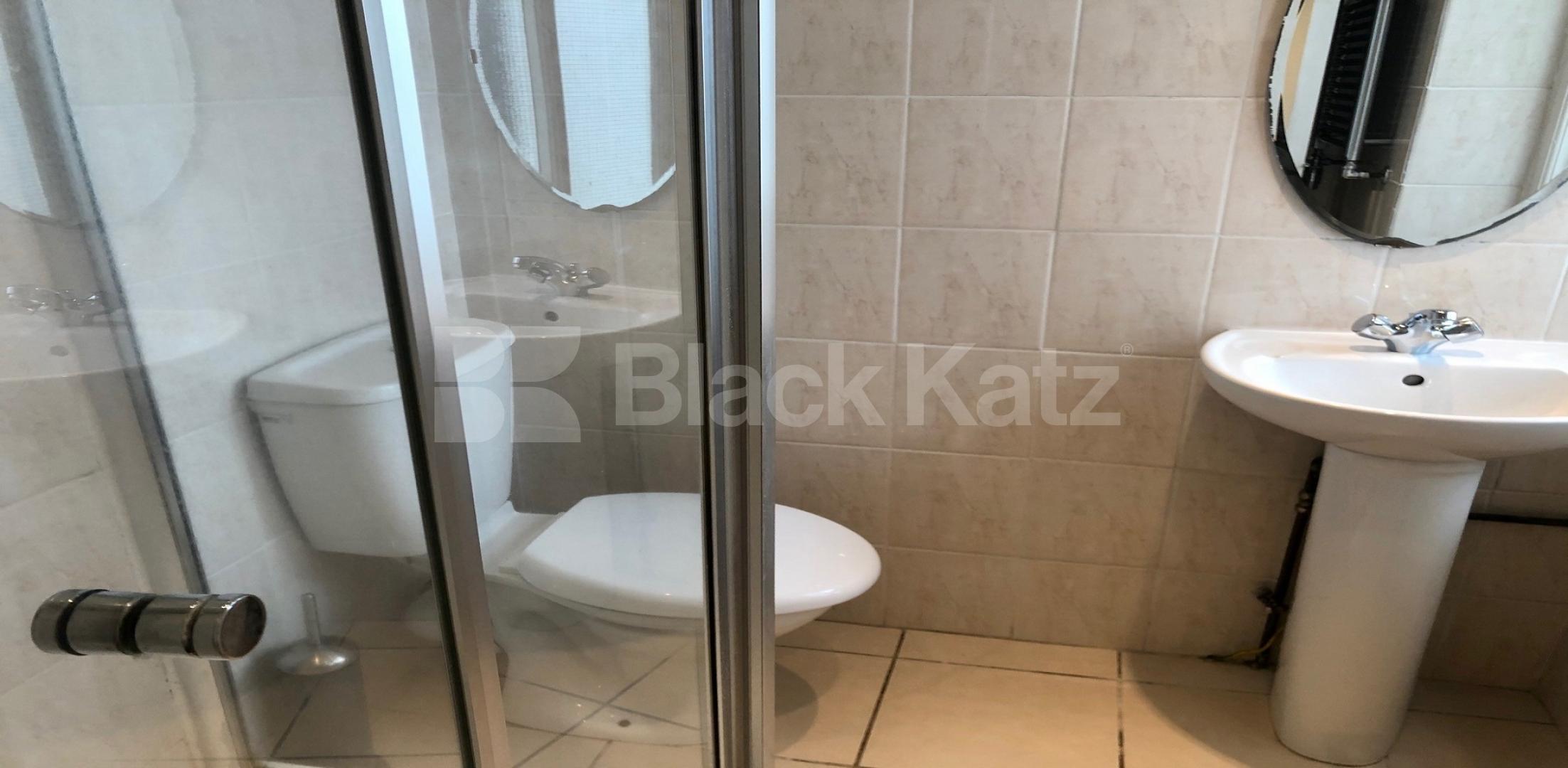 			LET , 4 Bedroom, 2 bath, 2 reception Apartment			 Walworth Road, Elephant and Castle