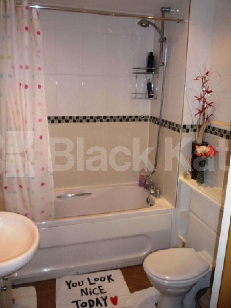 			NEW INSTRUCTION! Includes Water!, 2 Bedroom, 1 bath, 1 reception Flat			 Briar Close, East Finchley