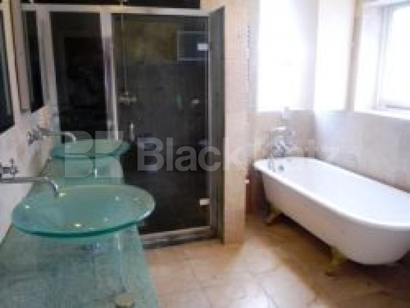 			3 Bedroom, 1 bath, 1 reception Maisonette			 Avenue Road, CROUCH END