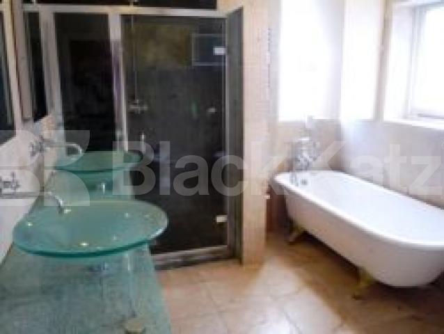 			3 Bedroom, 1 bath, 1 reception Maisonette			 Avenue Road, CROUCH END