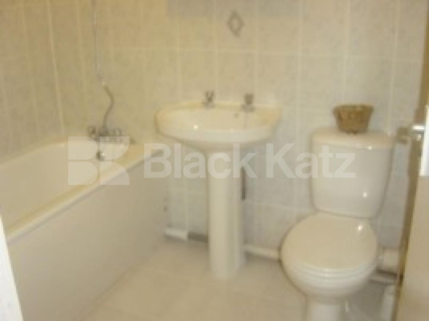 			2 Bedroom, 1 bath, 1 reception Flat			 Font Hills, EAST FINCHLEY