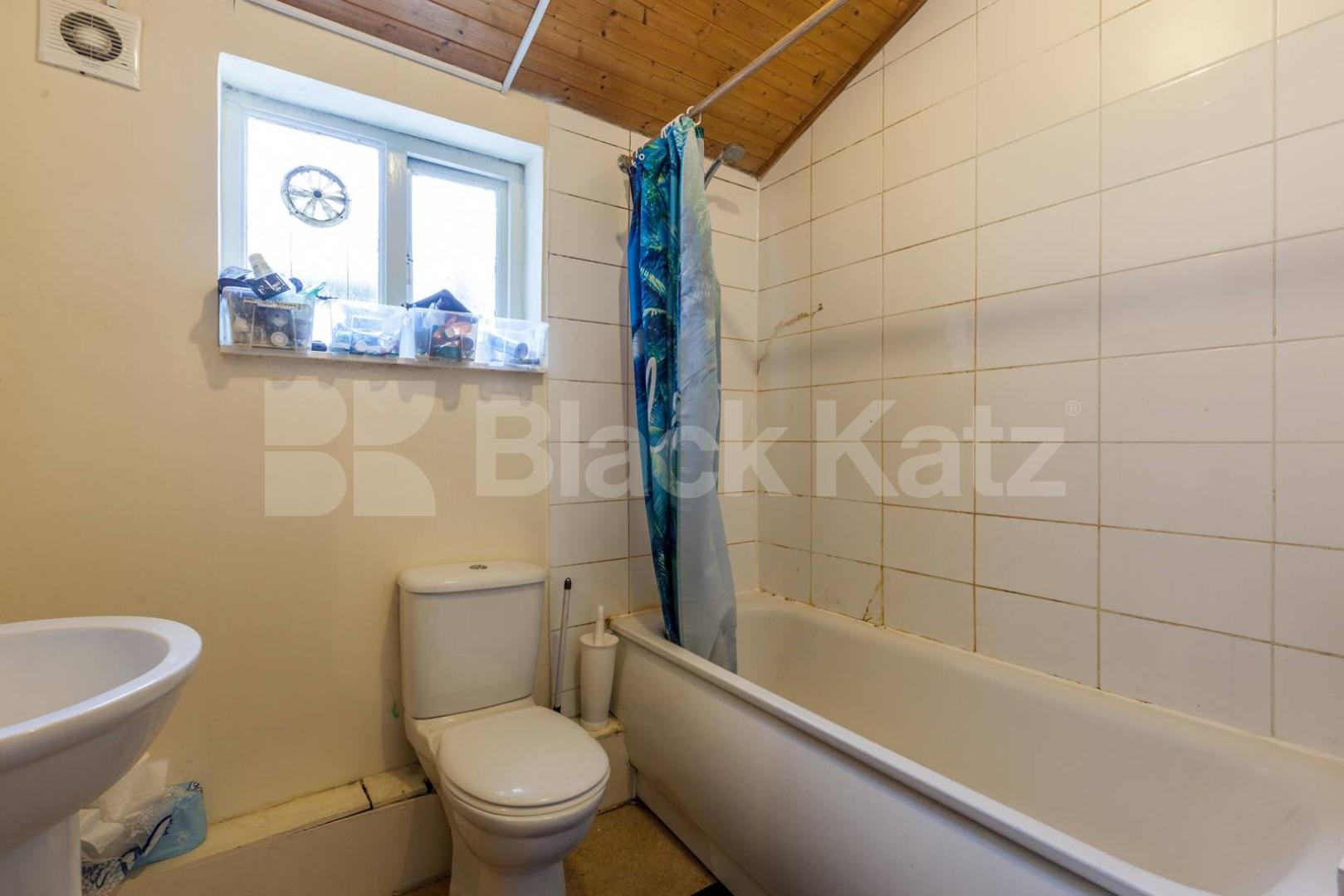 			WHOLE HOUSE!, 4 Bedroom, 1 bath, 1 reception House			 Lyal Road , VICTORIA PARK / BOW E3