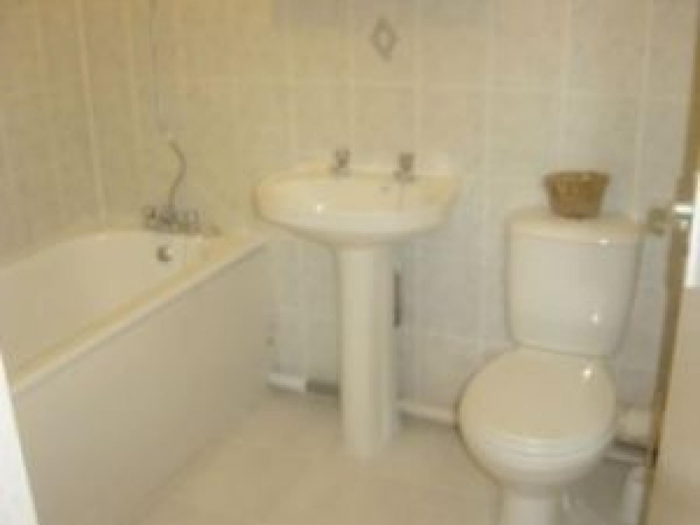 			2 Bedroom, 1 bath, 1 reception Flat			 Fonthills, EAST FINCHLEY