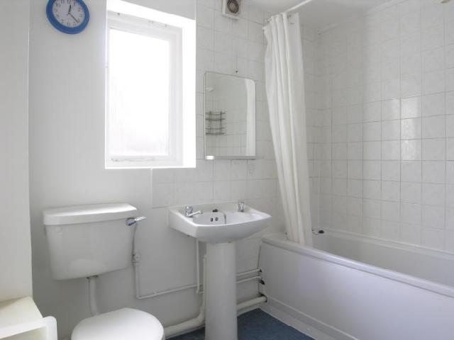 			2 Bedroom, 1 bath, 1 reception Flat			 Draycott Close, CRICKLEWOOD