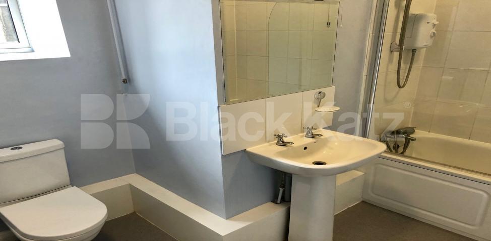 			UNDER OFFER , 2 Bedroom, 1 bath, 1 reception Ground Floor Flat			 St Paul`s Vicarage - Kipling Street, Borough/London Bridge