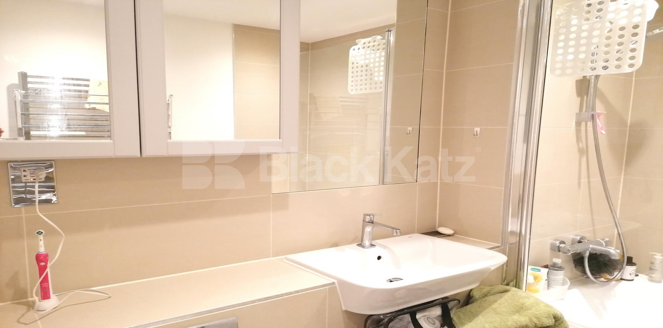 			LET , 2 Bedroom, 1 bath, 1 reception Apartment			 Fergusson Mews, Stockwell 