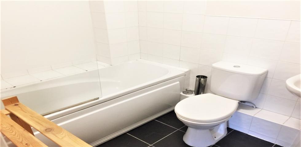 			1 Bedroom, 1 bath, 1 reception Flat			 Broadhurst Gardens, WEST HAMPSTEAD