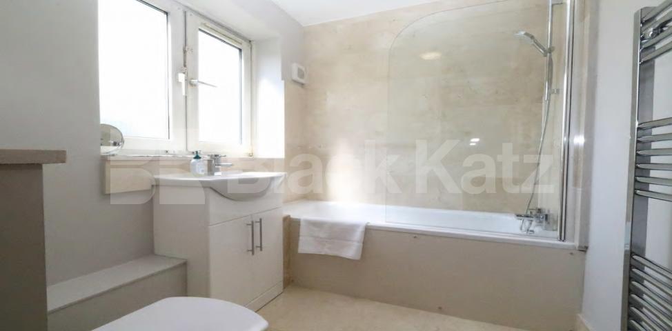 			NEW INSTRUCTION ALL BILLS INCLUDED, 5 Bedroom, 1 bath, 1 reception Apartment			 Deeley Road, Stockwell/Battersea