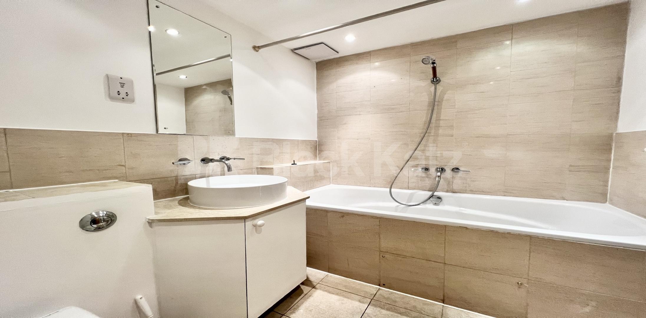 			2 Bedroom, 2 bath, 1 reception Apartment			 Marshalsea Road, Borough