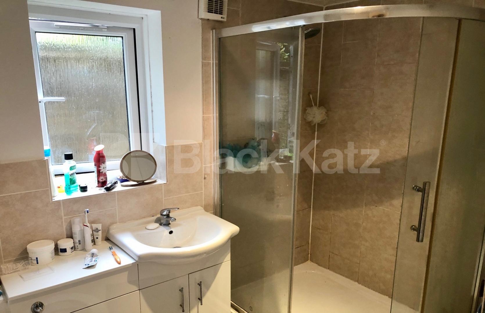 Stylish ground floor apartment  with beautiful mature communal gardens John Maurice Close, Elephant and Castle 