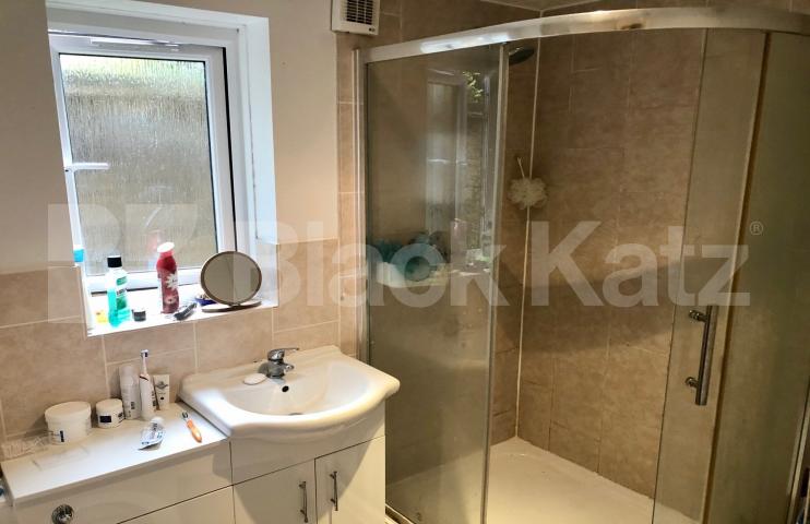 Stylish ground floor apartment  with beautiful mature communal gardens John Maurice Close, Elephant and Castle 