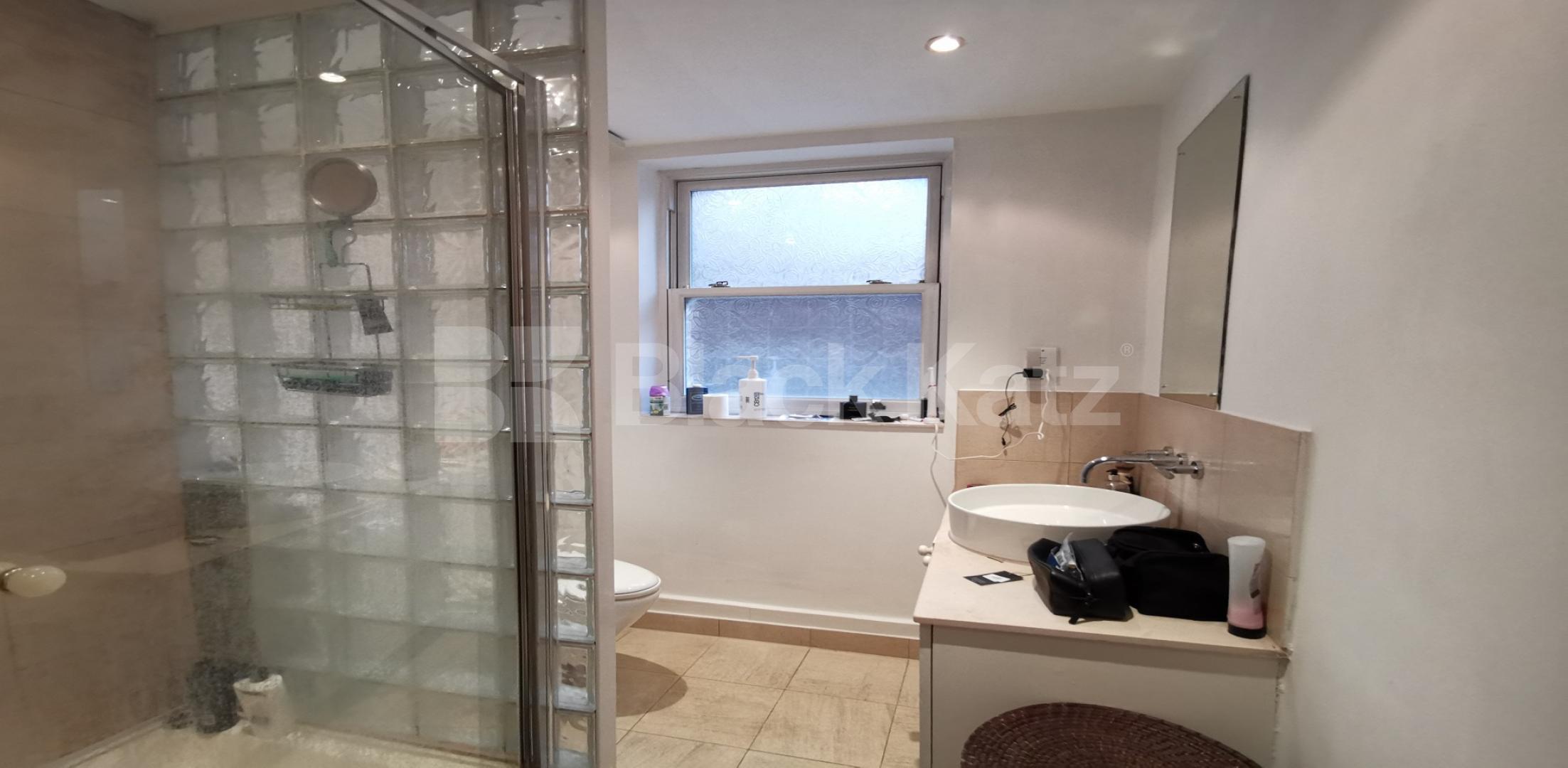 			NEW INSTRUCTION , 2 Bedroom, 2 bath, 1 reception Apartment			 Marshalsea Road, Borough