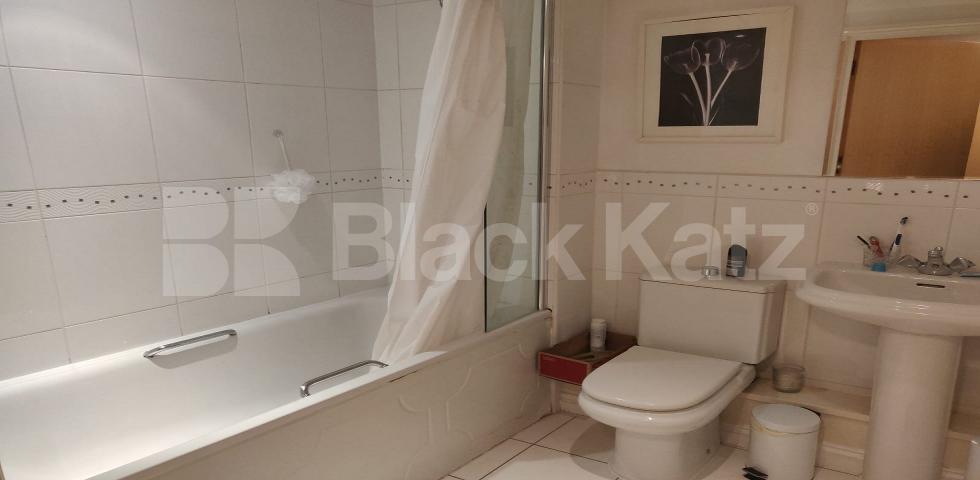 			LET , 2 Bedroom, 1 bath, 1 reception Apartment			 Longstone Court.Great Dover St., Borough/London Bridge