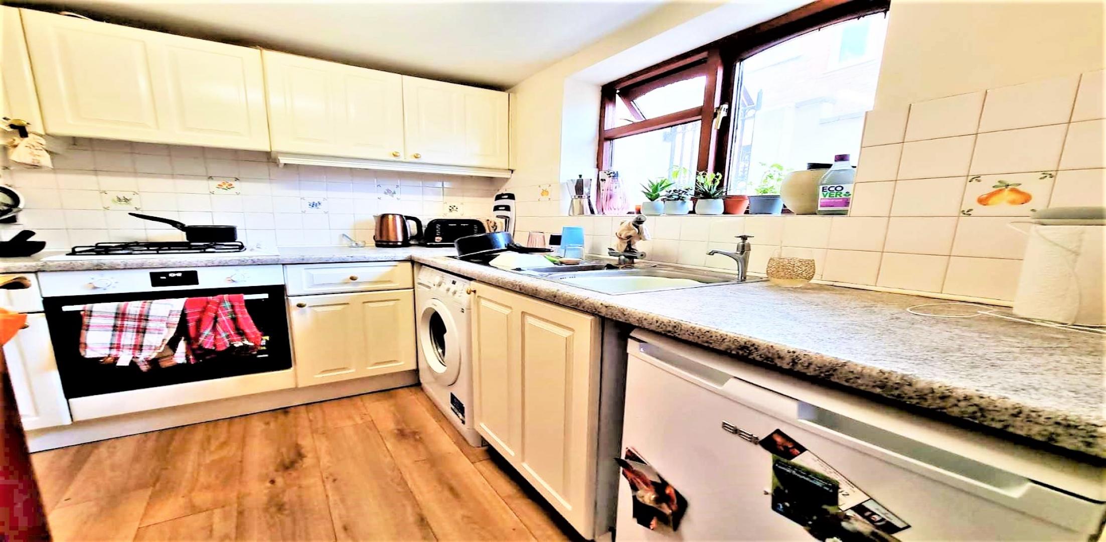 			1 Bedroom, 2 bath, 1 reception Flat			 Dollis Hill Lane, DOLLIS HILL
