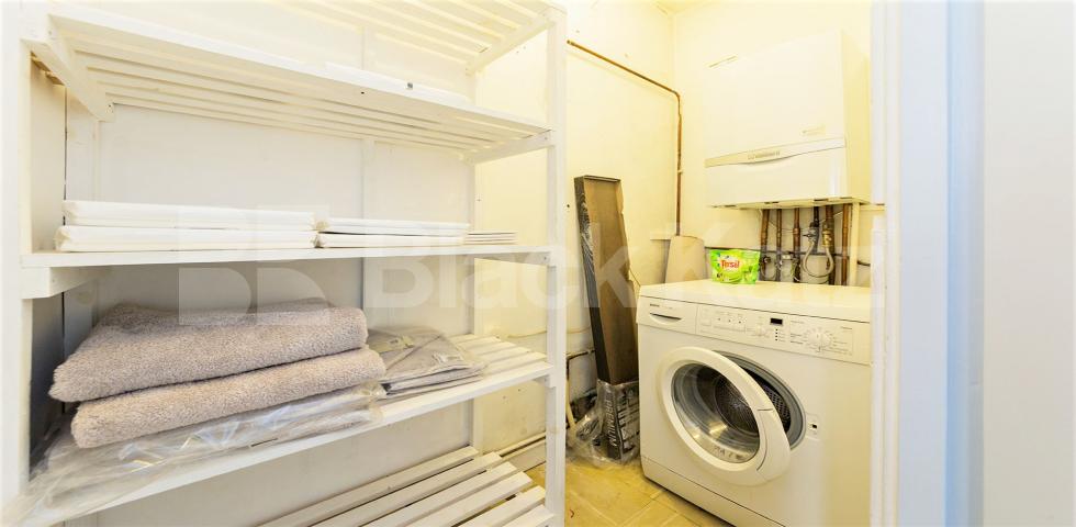 			RECENTLY REFURBISHED , 3 Bedroom, 1 bath, 1 reception Apartment			 Hortensia House, Hortensia Road, Chelsea / Fulham Broadway 